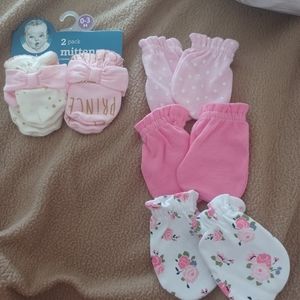 Baby girl set of 4 scratch mittd